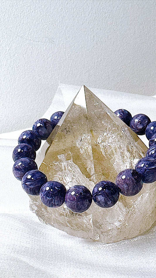 Charoite Benefits and Meaning: Properties & Powers